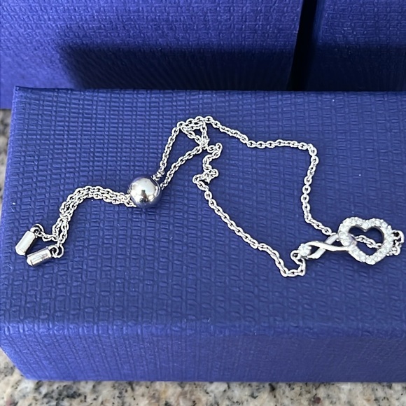 LIKE NEW - Swarovski Infinity Heart Crystal Bracelet - Picture 6 of 6